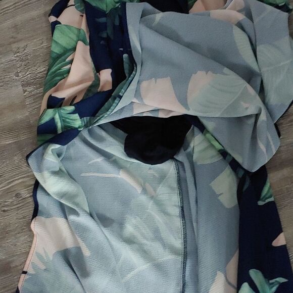 Latiste  by Amy Navy green cream floral halter open back maxi dress Sz M - Picture 8 of 9